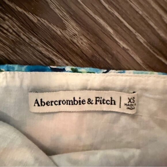 Abercrombie & Fitch Bubble Strap Crop Top - Picture 2 of 6